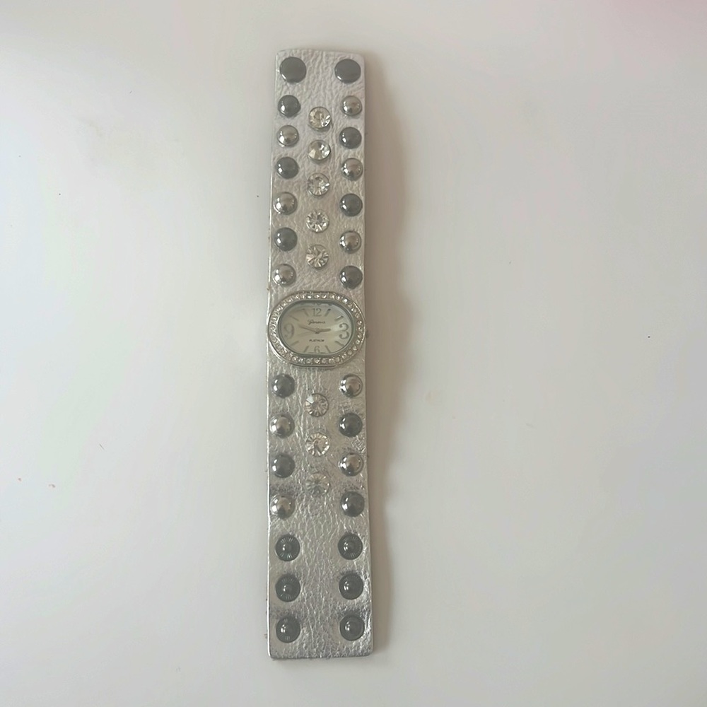 Geneva New vintage Wristwatch, Japanese movement, silver, leather band,crystals, - Picture 3 of 6